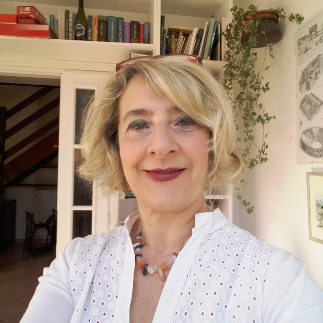 http://www.booktomi.com/wp-content/uploads/2020/05/Immagine_Laura1-640x640.jpg